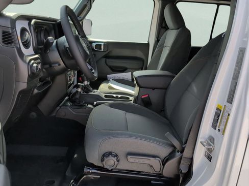 New 2025 Jeep Gladiator Sport image 27