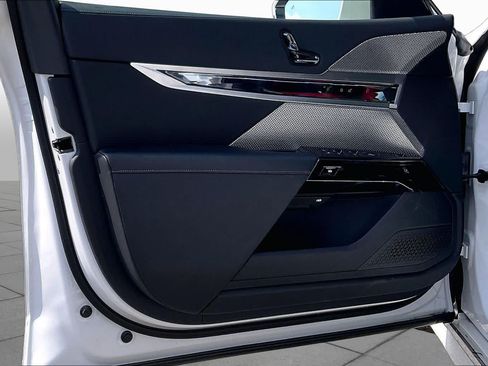 Used 2024 BMW i7 eDrive50 RWD image 23