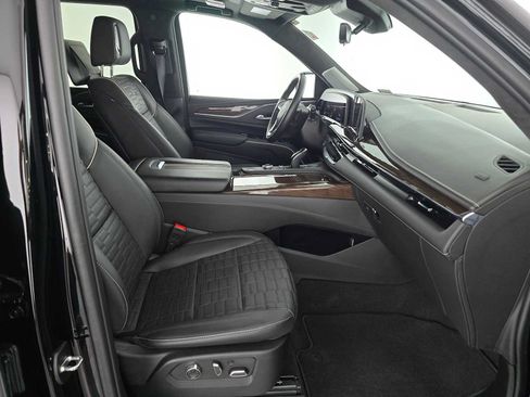 Certified 2024 Cadillac Escalade ESV Premium Luxury Platinum AWD/4WD image 11