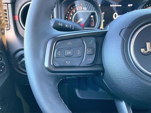 Used 2025 Jeep Gladiator Rubicon w/ Convenience Group image 20