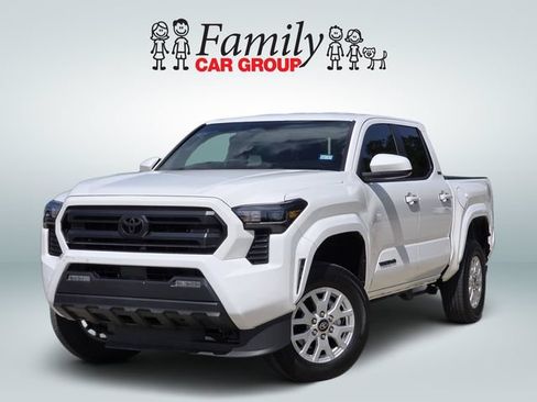 Certified 2025 Toyota Tacoma SR5 AWD/4WD image 1
