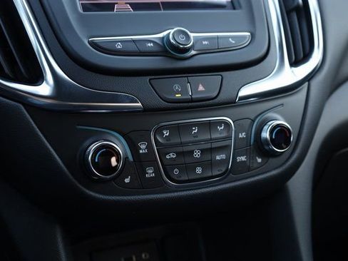 Used 2022 Chevrolet Equinox LT image 19