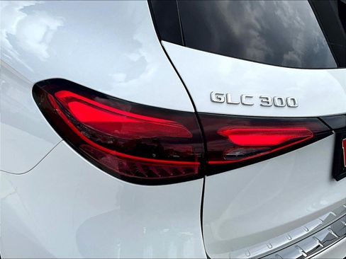 Used 2025 Mercedes-Benz GLC 300 4MATIC image 23