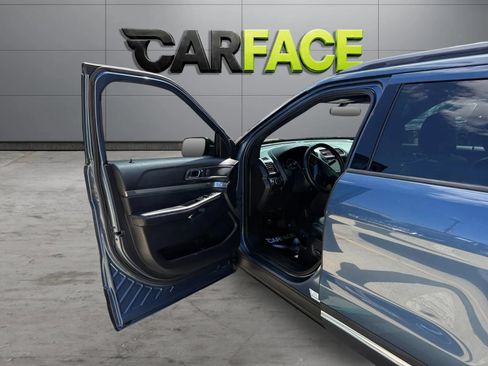 Used 2018 Ford Explorer XLT w/ Equipment Group 202A AWD/4WD image 14