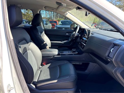 Used 2023 Nissan Pathfinder SL image 10