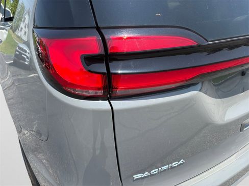 Certified 2023 Chrysler Pacifica Limited image 21