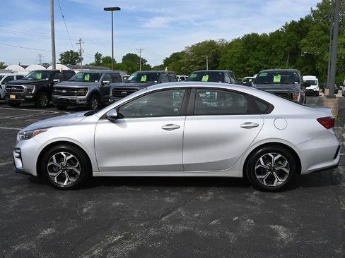 Used 2019 Kia Forte LXS FWD image 4
