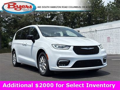 New 2025 Chrysler Pacifica Select
