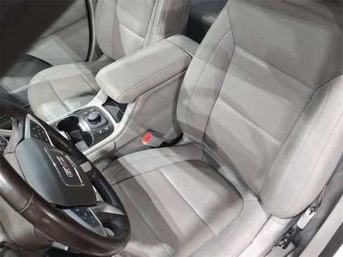 Used 2023 GMC Acadia SLT w/ Technology Package image 16