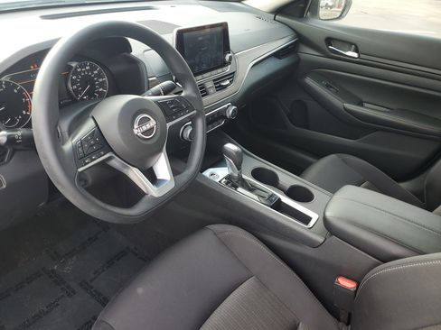 Used 2025 Nissan Altima 2.5 SV image 19