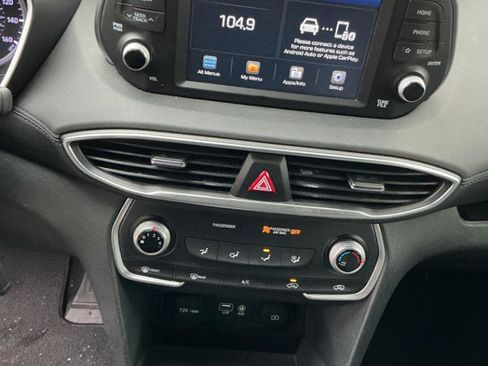 Used 2019 Hyundai Santa Fe SE image 13