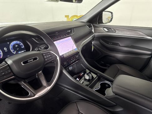 New 2025 Jeep Grand Cherokee L Limited w/ Black Appearance Package image 27