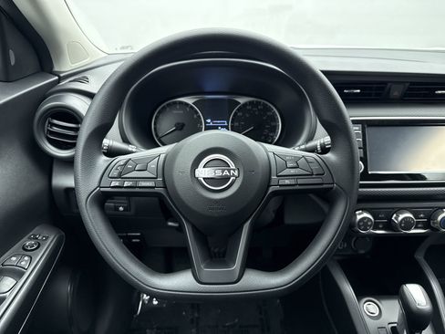 Used 2025 Nissan Kicks Play S image 12