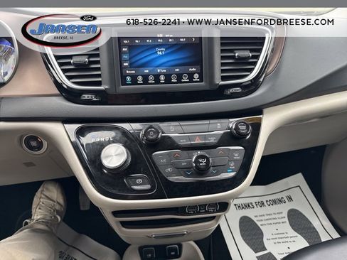 Used 2021 Chrysler Voyager Lxi image 20