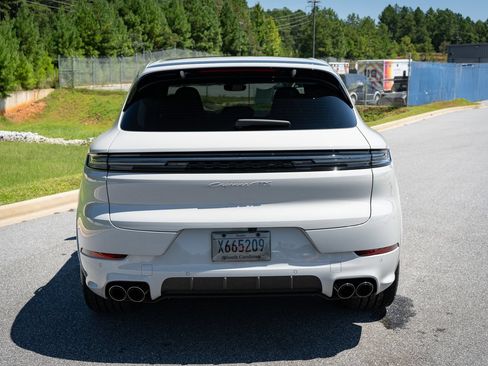 Used 2023 Porsche Cayenne GTS AWD/4WD image 21