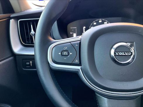 Used 2019 Volvo XC60 T6 Momentum w/ Premium Package image 23