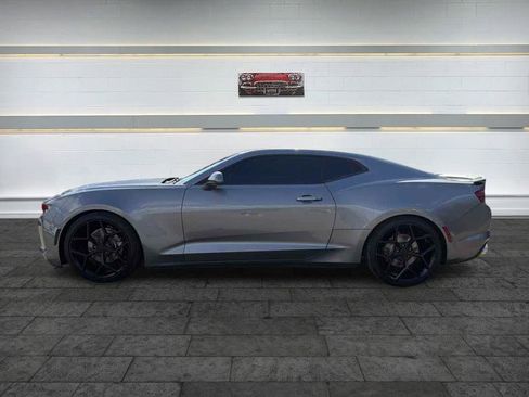 Used 2019 Chevrolet Camaro LT RWD image 4