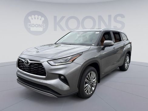New 2026 Toyota Highlander Platinum AWD/4WD image 1