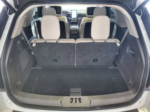 Used 2023 Ford Explorer Platinum w/ Technology Package AWD/4WD image 26