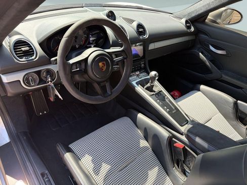 Used 2020 Porsche 718 Cayman GT4 RWD image 4