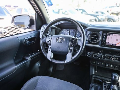Certified 2018 Toyota Tacoma TRD Off-Road w/ Technology Package AWD/4WD image 5