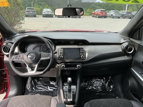 Used 2018 Nissan Kicks SV FWD image 11
