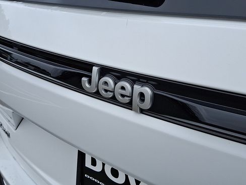 Used 2024 Jeep Grand Cherokee Limited AWD/4WD image 37