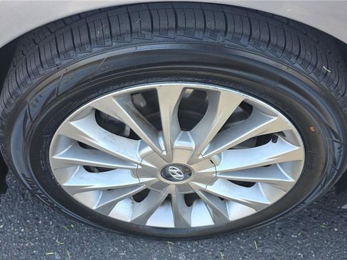 Used 2015 Hyundai Sonata Limited w/ Option Group 06 FWD image 9