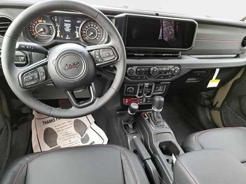 Used 2026 Jeep Wrangler Unlimited Rubicon AWD/4WD image 15