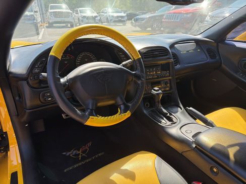 Used 2000 Chevrolet Corvette Convertible w/ Performance Handling Pkg RWD image 8