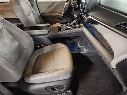 Used 2022 Toyota Sienna Limited FWD image 22