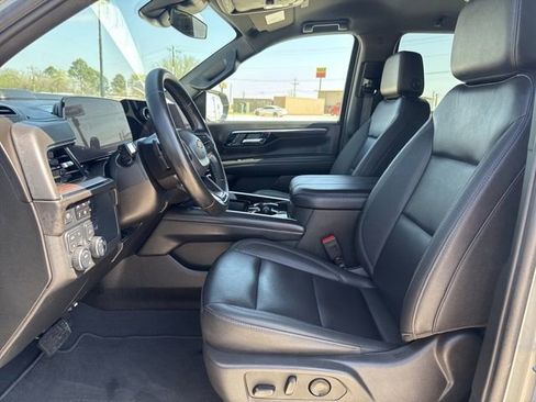 Used 2025 Chevrolet Tahoe LT AWD/4WD image 2