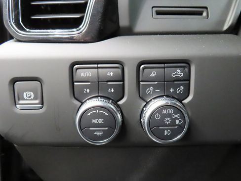 Used 2025 GMC Sierra 1500 AT4 image 46