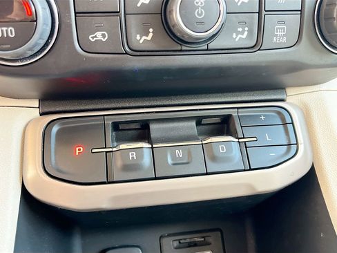 Used 2023 GMC Acadia Denali w/ Black Diamond Edition image 17