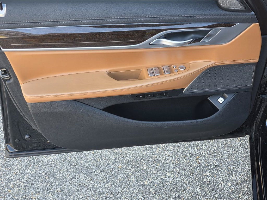 Used 2020 BMW 740i w/ Premium Package RWD image 38