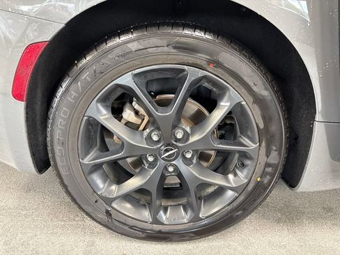 Used 2025 Chrysler Pacifica Limited FWD image 23