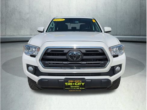 Used 2019 Toyota Tacoma SR5 AWD/4WD image 10