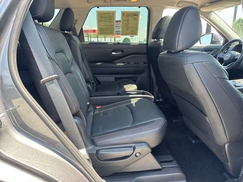 Used 2022 Nissan Pathfinder SL w/ SL Premium Package FWD image 11