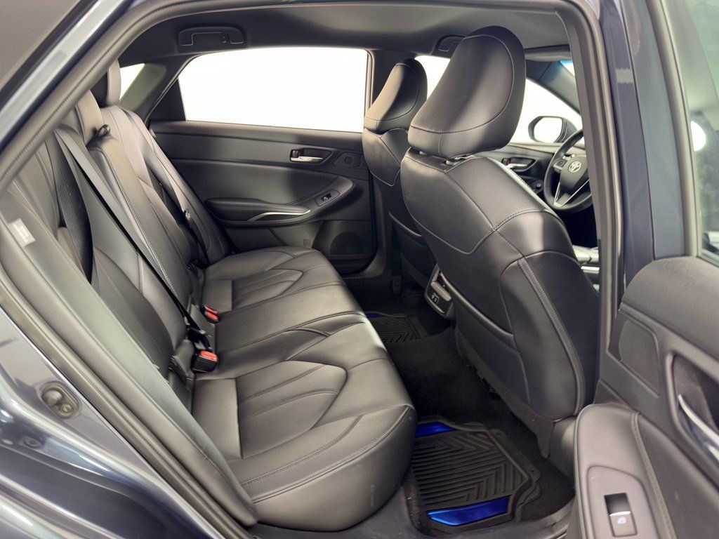 Used 2022 Toyota Avalon XLE FWD image 29