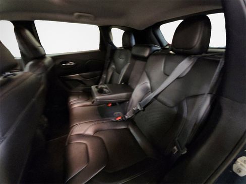 Used 2019 Jeep Cherokee Latitude Plus w/ Cold Weather Group image 24