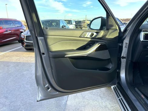 Used 2025 BMW X5 xDrive50e AWD/4WD image 9