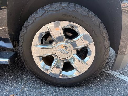 Used 2017 Chevrolet Tahoe LT w/ LT Signature Package AWD/4WD image 6