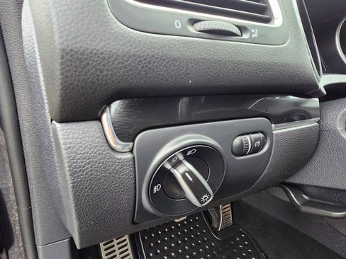 Used 2013 Volkswagen Golf 4-Door image 11