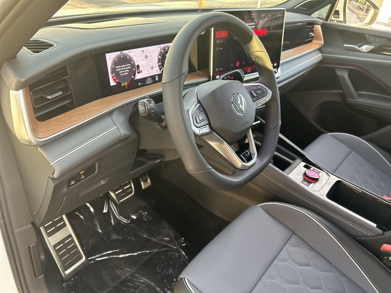 New 2026 Volkswagen Tiguan SEL R-Line AWD/4WD image 14