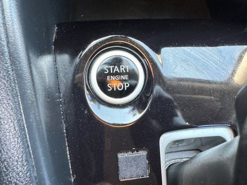 Used 2020 Nissan Versa S image 23