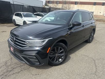 Used 2022 Volkswagen Tiguan SE w/ Panoramic Sunroof Package