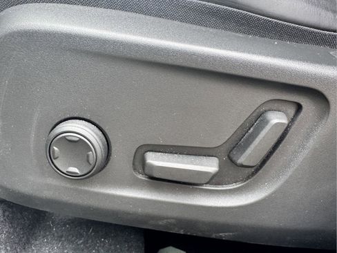 Used 2022 Volvo XC40 T5 R-Design w/ Advanced Package image 10