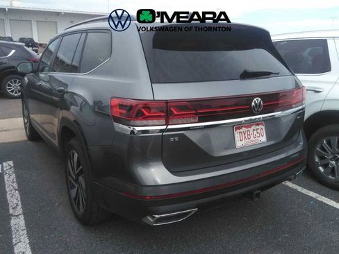 Used 2025 Volkswagen Atlas SE AWD/4WD image 2