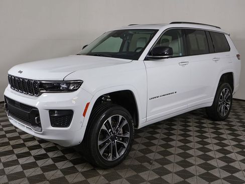 Used 2023 Jeep Grand Cherokee L Overland w/ Advanced Protech Group III AWD/4WD image 14