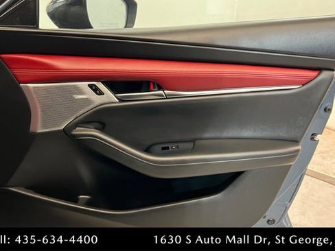 Used 2021 MAZDA MAZDA3 Hatchback w/Premium Plus Pkg image 23